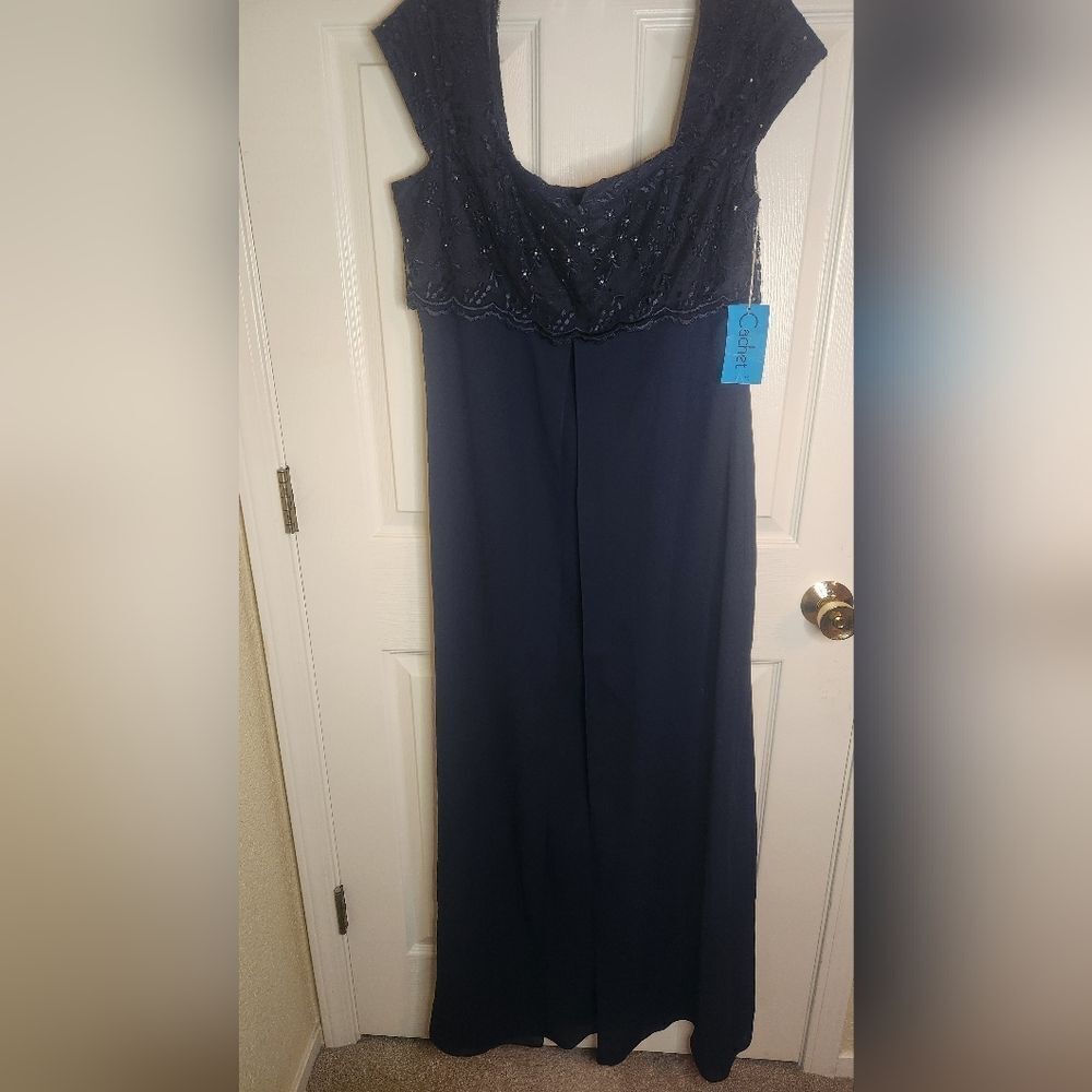 Cachet 16 Navy Blue Lined Beaded Zipper Elegant Formal Gown Women's Dress